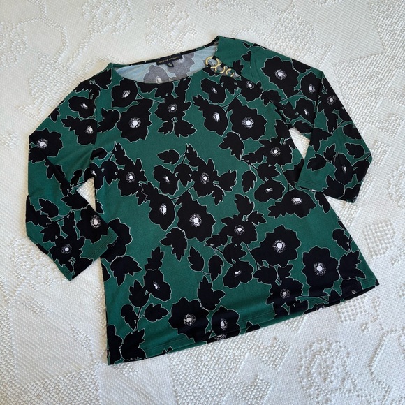 Adrienne Vittadini Tops - Adrienne Vittadini women’s size large floral 3/4 sleeve blouse with gold circles